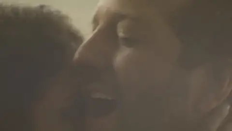 Matt Cardle revela clipe sensual para a faixa "Lately"