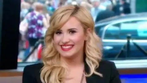 Ouça mais uma prévia de "Heart By Heart", nova música de Demi Lovato