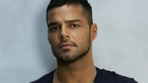 Ricky Martin divulga clipe da versão espanhola de "Come With Me"