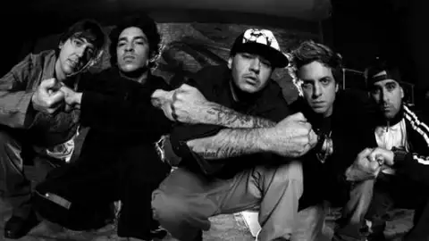 Assista ao clipe de "Um Dia A Gente Se Encontra", do Charlie Brown Jr