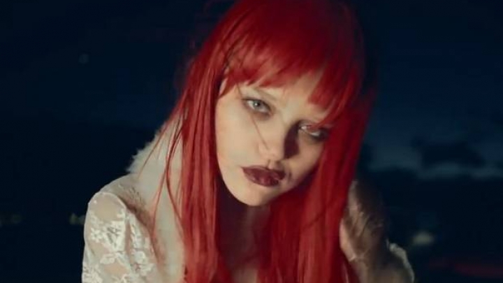 Sky Ferreira lança o clipe de "Night Time, My Time" - VAGALUME