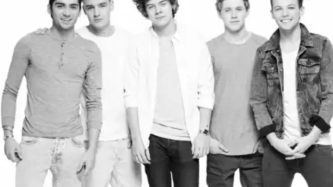 One Direction segue no topo da parada britânica de álbuns