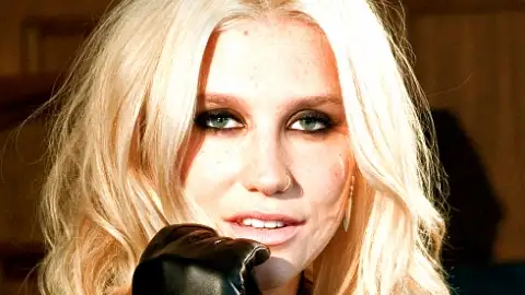 Ke$ha e The Flaming Lips fazem cover de "Elizabeth My Dear", dos Stone Roses