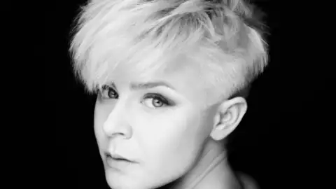 Robyn anuncia novo álbum e turnê para 2014