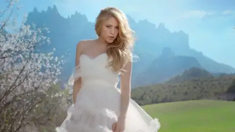 Shakira estreia em segundo lugar na parada de álbuns da Billboard