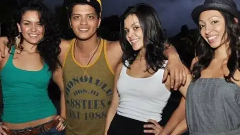 Conheça os irmãos menos famosos de grandes nomes da música!