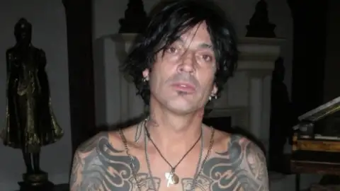 Álbum dos Smashing Pumpkins terá Tommy Lee do Mötley Crüe na bateria