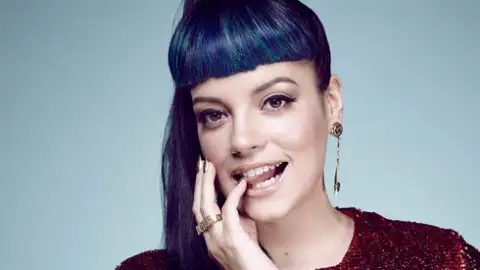 Sheezus de Lily Allen estreia no topo da parada britânica de álbuns