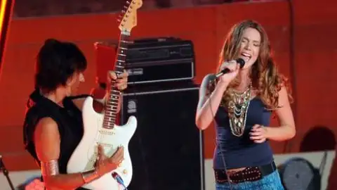 Joss Stone divide o palco com Jeff Beck em São Paulo. Veja!