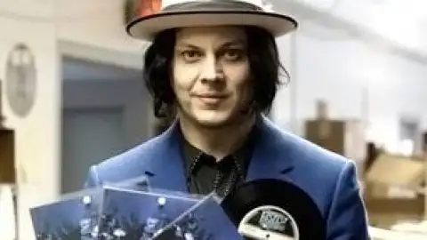 Revistas publicam listas com álbuns que se destacaram no primeiro semestre de 2014.