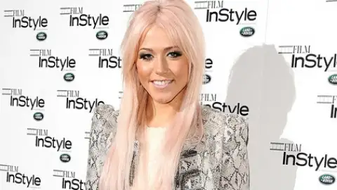 Amelia Lily faz cover de "Chandelier", de Sia