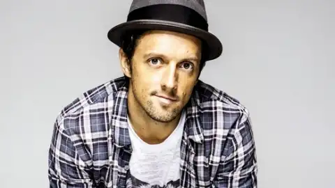 Jason Mraz divulga vídeo dos bastidores da turnê "YES!"