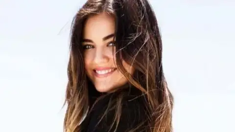 Lucy Hale apresenta "Lie A Little Better" ao vivo