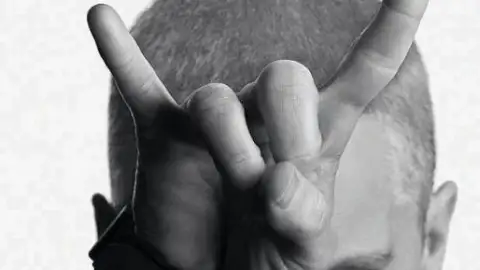 Eminem libera mixtape com 66 músicas