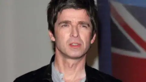 "Chasing Yesterday" de Noel Gallagher estreia no topo da parada britânica de álbuns