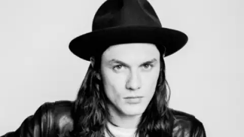 Com "Chaos And The Calm", James Bay entra direto no topo da parada britânica de álbuns