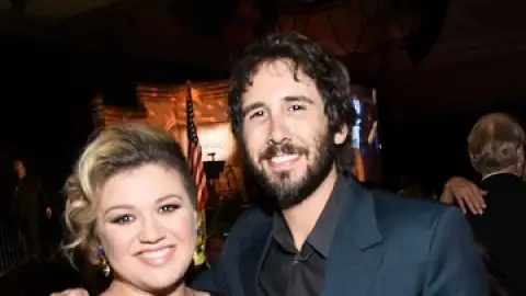 Kelly Clarkson e Josh Groban apresentam cover de "All I Ask Of You", do musical Fantasma da Ópera