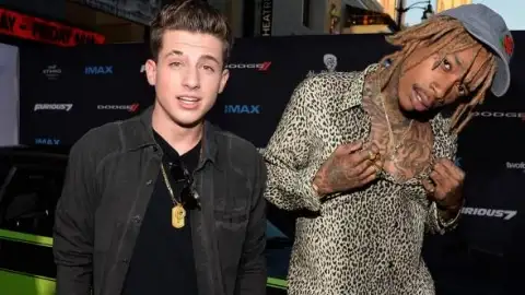 "See You Again" de Wiz Khalifa e Charlie Puth explode na parada britânica!