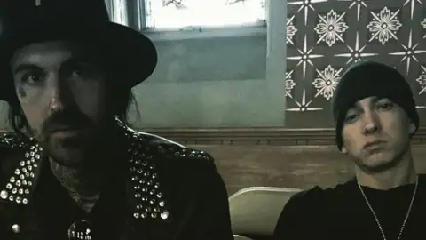 Veja o clipe de "Best Friend", parceria de Yelawolf e Eminem