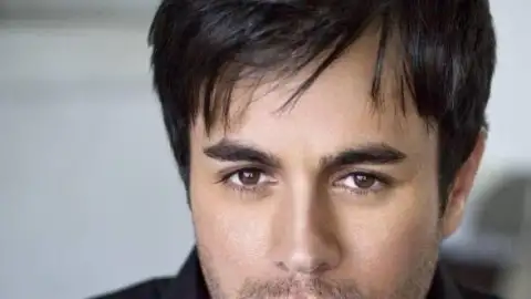 Parabéns Enrique Iglesias: Veja as 10 conquistas da carreira do cantor