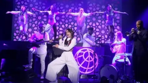 Confira performance ao vivo de "Lean On", de Major Lazer, DJ Snake e MØ