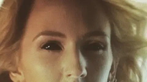 Major Lazer e Ellie Goulding divulgam fotos do clipe de "Powerful"