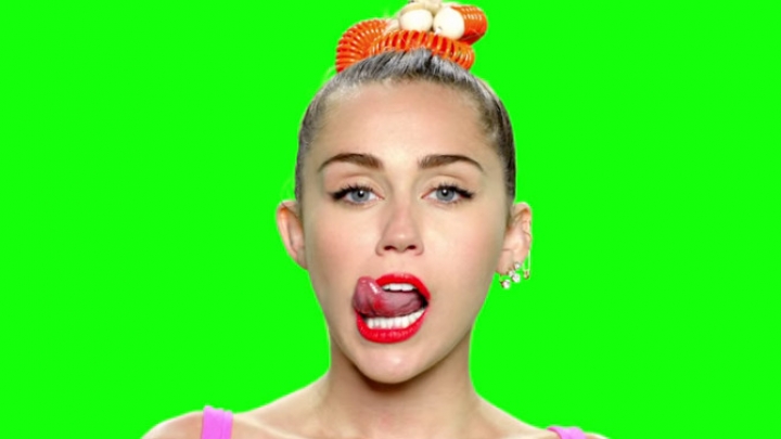 Confira o novo vídeo promocional de Miley Cyrus para o VMA 2015 