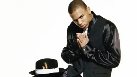 Chris Brown participa de evento pró-Haiti