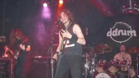 Ouça Born This Way em versão heavy metal