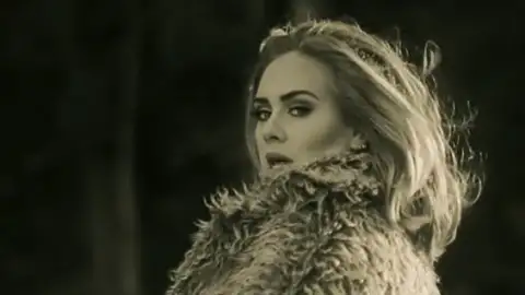 "Hello": Adele segue liderando a parada australiana de singles