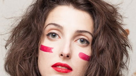 Clarice Falcão anuncia lançamento de novo álbum