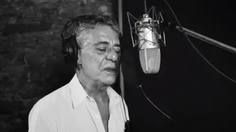 Chico Buarque, Tiê, Tiago Iorc e mais artistas gravam música em apoio aos estudantes paulistas