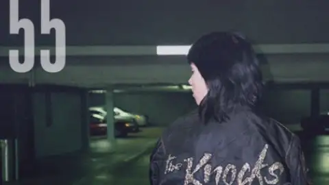 Ouça "Love Me Like That", parceria de The Knocks e Carly Rae Jepsen