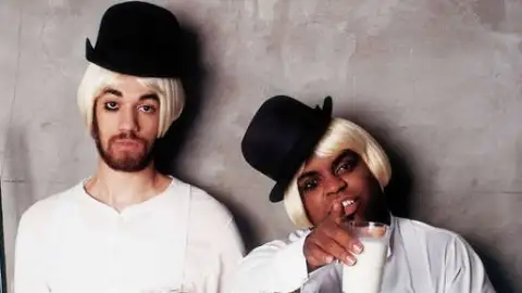 Há dez anos o Gnarls Barkley lançava "Crazy". Relembre esse grande single do século 21