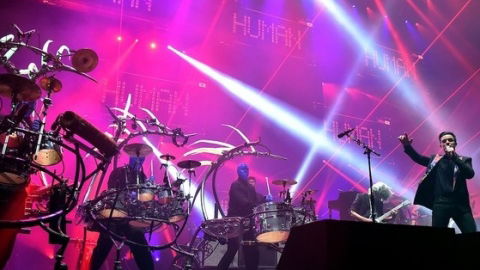 The Killers tocam "Human" com o Blue Man Group. Veja!
