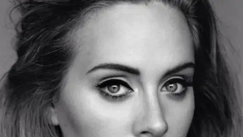 Adele ganha prêmio de "Compositora do Ano" no Ivor Novello Awards