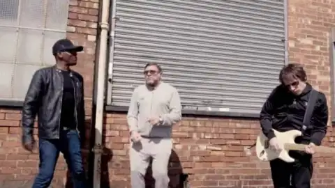 Ouça a música que o Black Grape fez para a seleção da Inglaterra