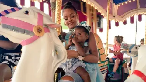 Rihanna curtindo aniversário da sobrinha na Disney e mais nas Imagens da Semana