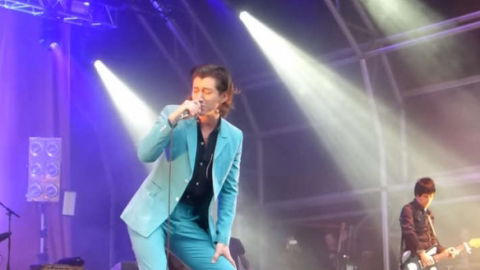 The Last Shadow Puppets tocam clássico dos Smiths com o guitarrista Johnny Marr. Veja!