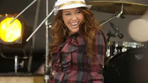 Versão de Miley Cyrus para "Smells Like Teen Spirit" do Nirvana é eleita a pior de todos os tempos