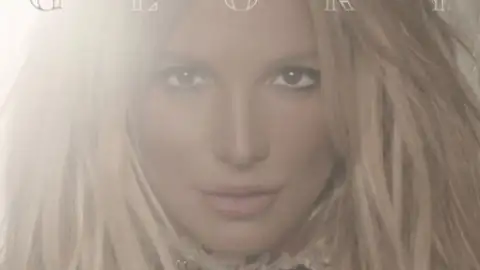 Álbuns de Britney Spears e Carly Rae Jepsen saem nessa sexta. Galeria mostra os lançamentos