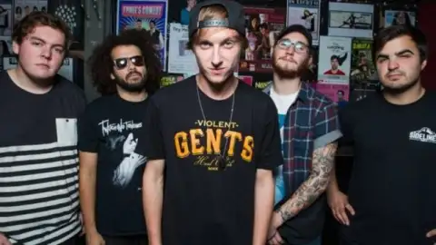 Vagalume FM: Cinco bandas de punk pop que você precisa conhecer