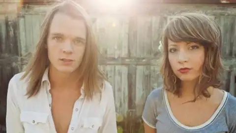 Vale a pena conhecer: He Is We