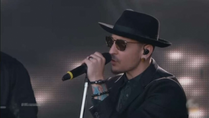Linkin Park dedica "One More Light" Chris Cornell no programa Jimmy Kimmel. Veja! - VAGALUME