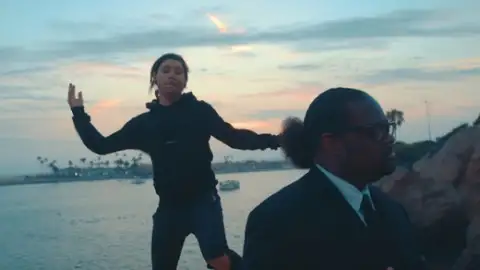 Skrillex lança clipe de "Would You Ever". Assista!