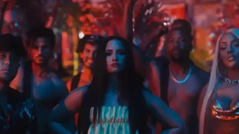 Demi Lovato e Stefflon Don estão no novo clipe de Jax Jones. Veja "Instruction"