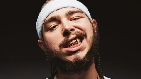 "Rockstar" de Post Malone chega ao topo da parada britânica de singles