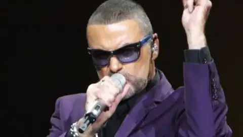 Lançado em 1990, "Listen Without Prejudice" de George Michael volta ao topo da parada britânica