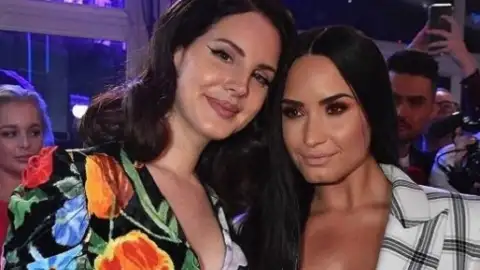 Veja as fotos do tapete vermelho no MTV EMA 2017