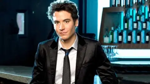 Josh Radnor, da série "How I Met Your Mother", faz show em São Paulo neste final de semana